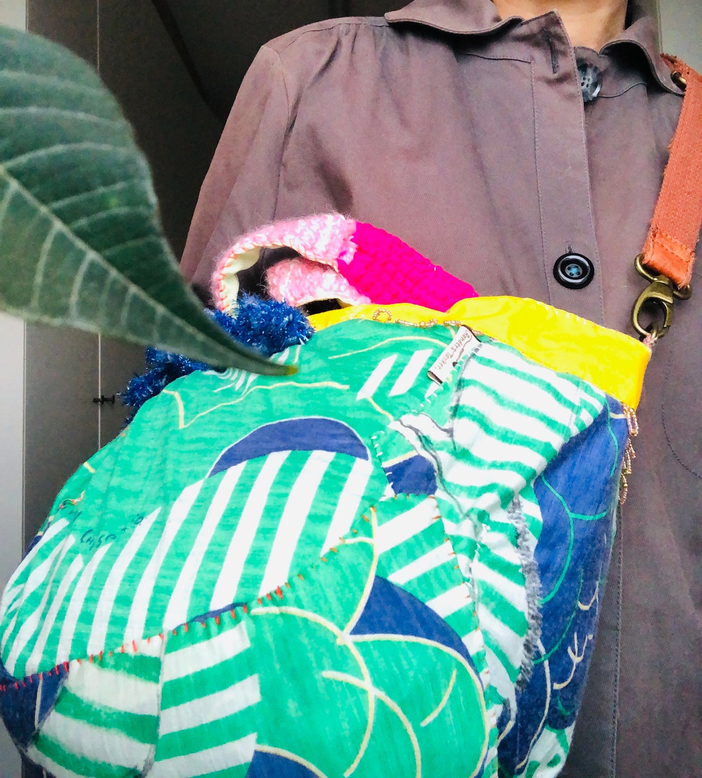 Bag 手縫いのバッグ　布製　トートバッグ　スローファッション　ハンドメイド　2362