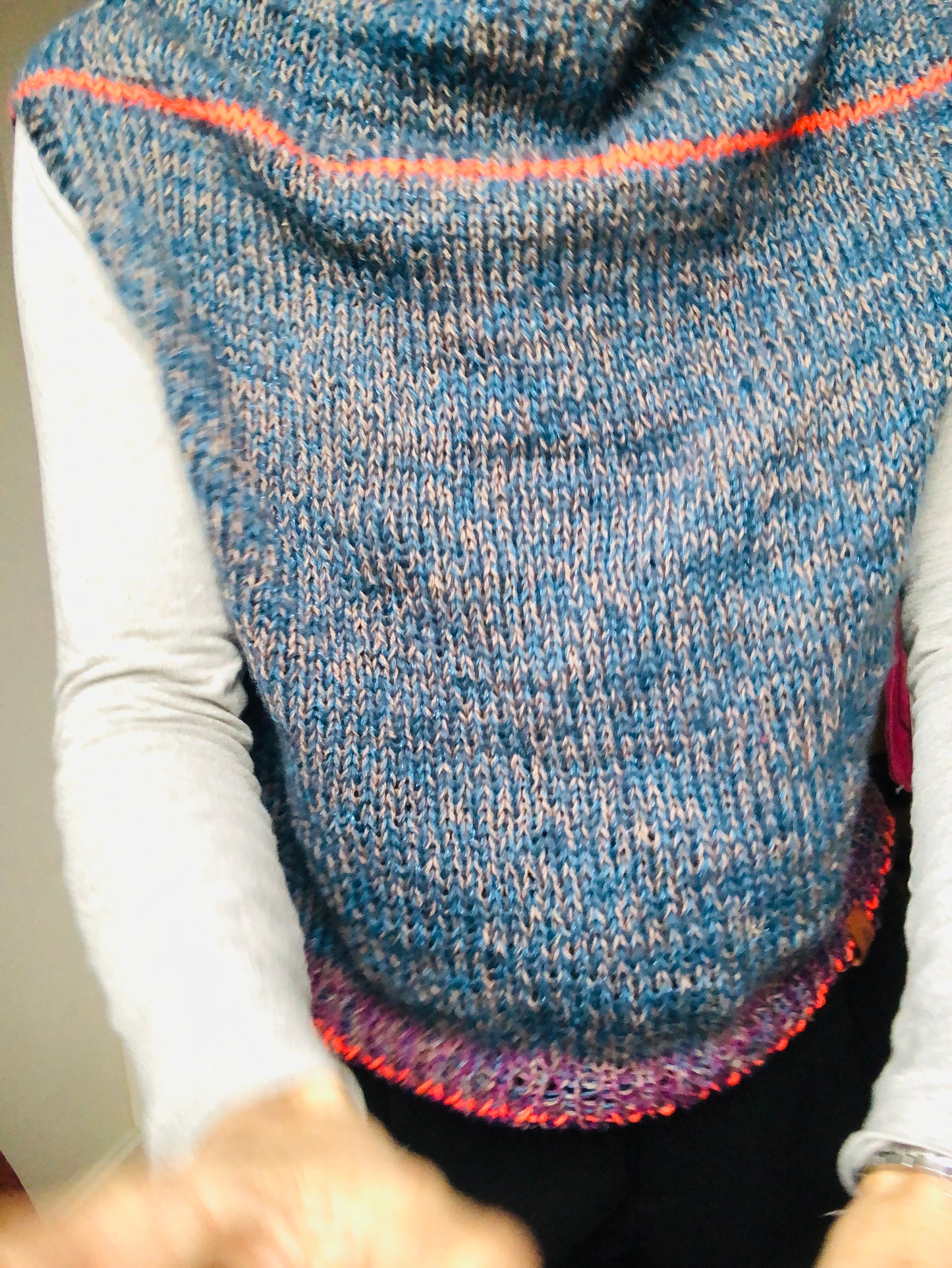 セーター　手編み　スローファッション　ファンシーヤーン　oneofakind  ベスト　　 2324