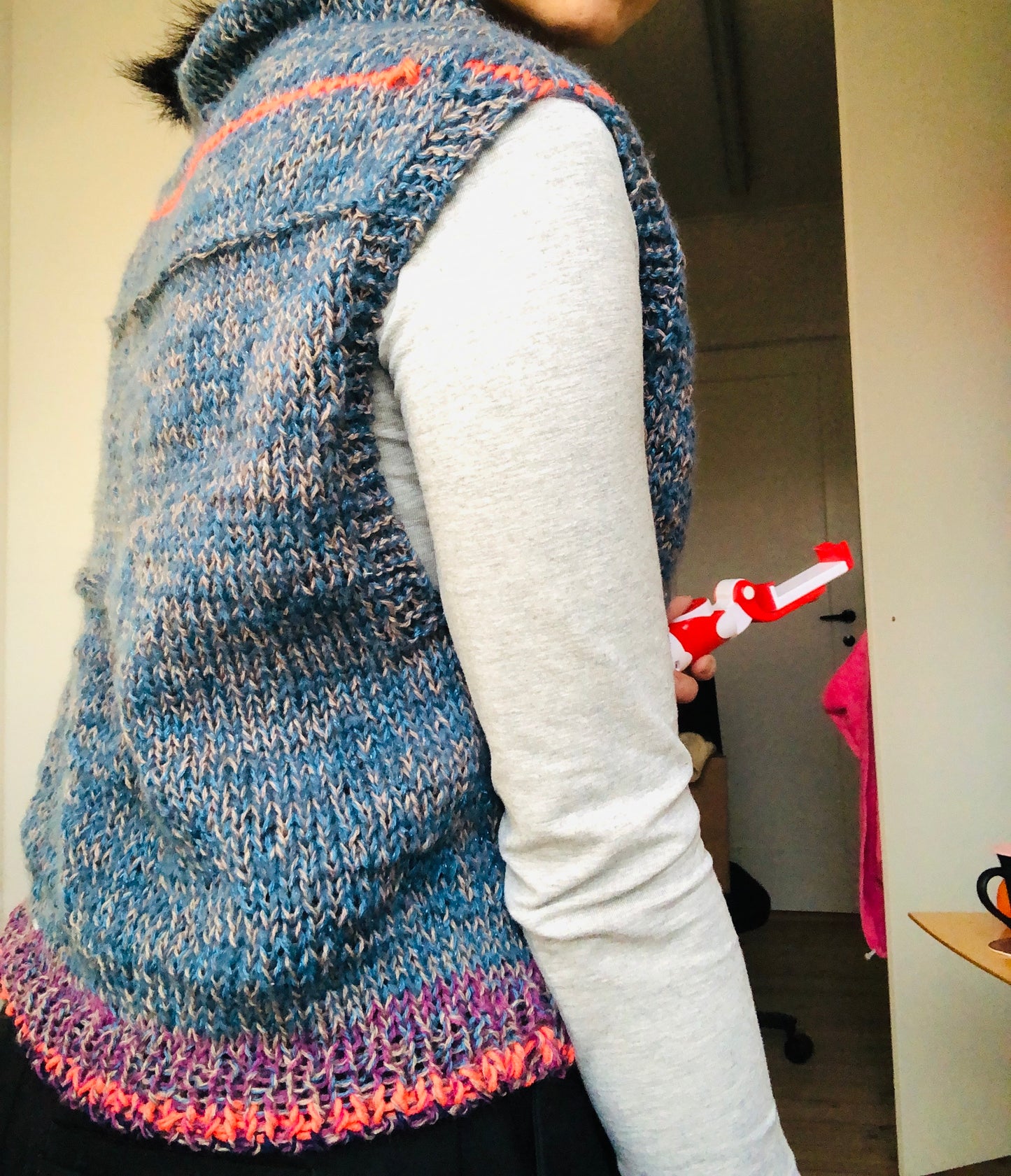 セーター　手編み　スローファッション　ファンシーヤーン　oneofakind  ベスト　　 2324