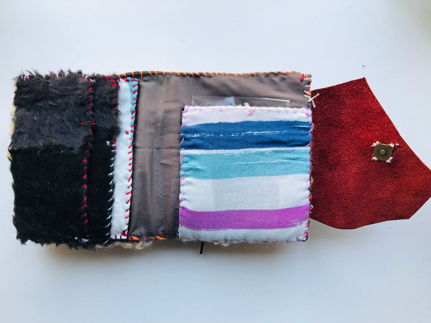 財布　布財布　ハンドメイド　手縫い　刺繍　パッチワーク　二つ折り　1639