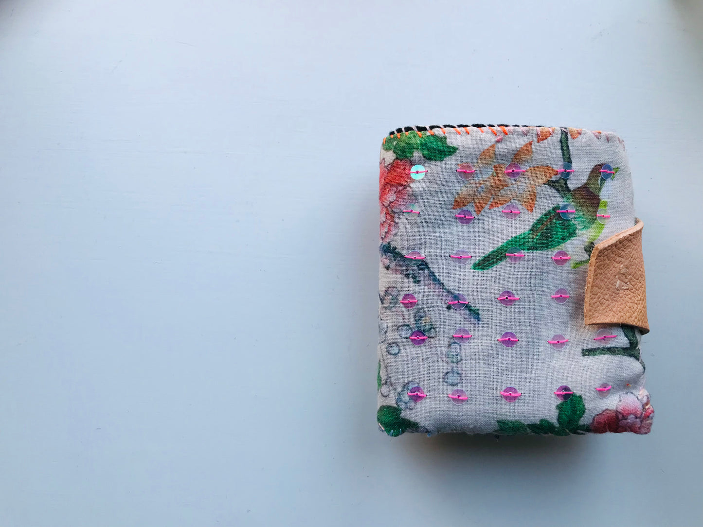 財布　布財布　ハンドメイド　手縫い　刺繍　パッチワーク　二つ折り　1640