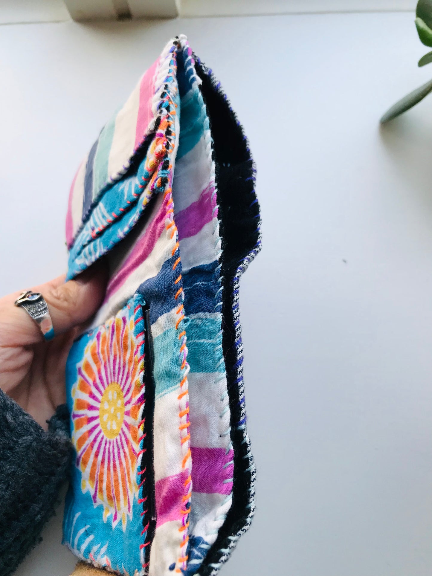 財布　布財布　ハンドメイド　手縫い　刺繍　パッチワーク　二つ折り　1637