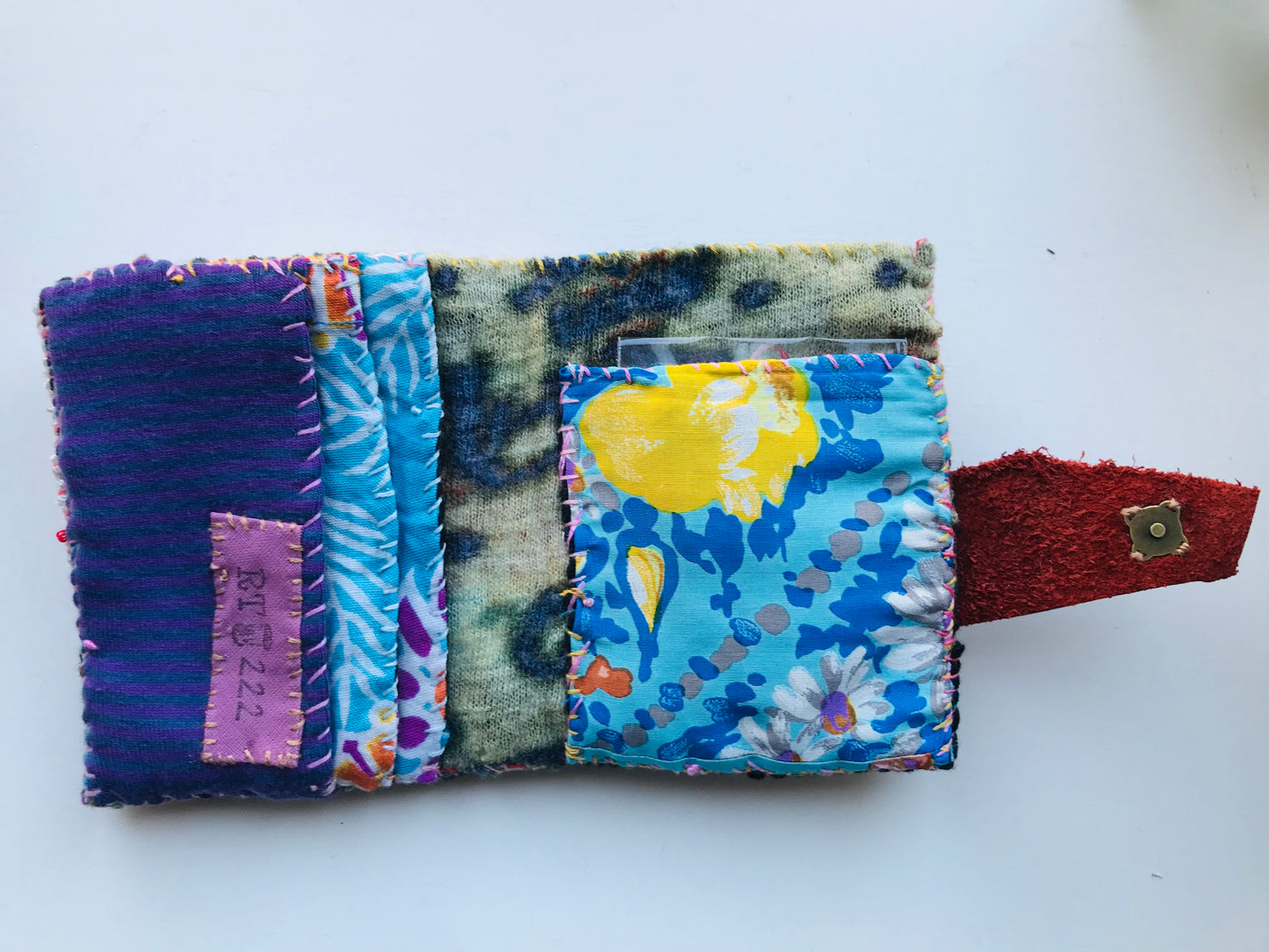 財布　布財布　ハンドメイド　手縫い　刺繍　パッチワーク　二つ折り　1650