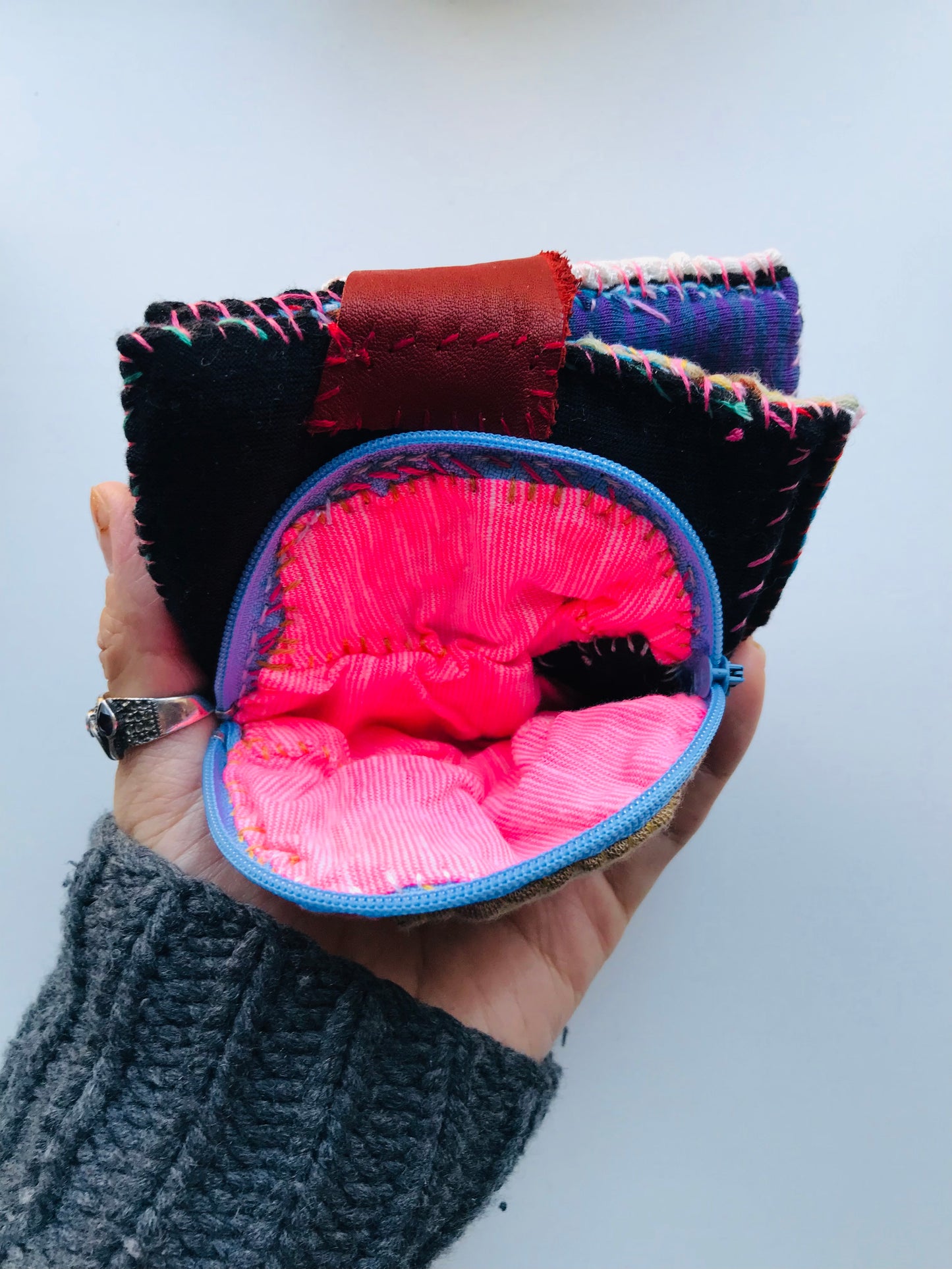 財布　布財布　ハンドメイド　手縫い　刺繍　パッチワーク　二つ折り　1650