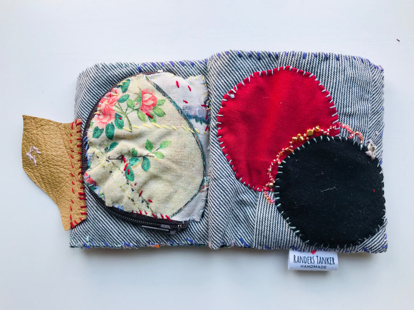 財布　布財布　ハンドメイド　手縫い　刺繍　パッチワーク　二つ折り　1637