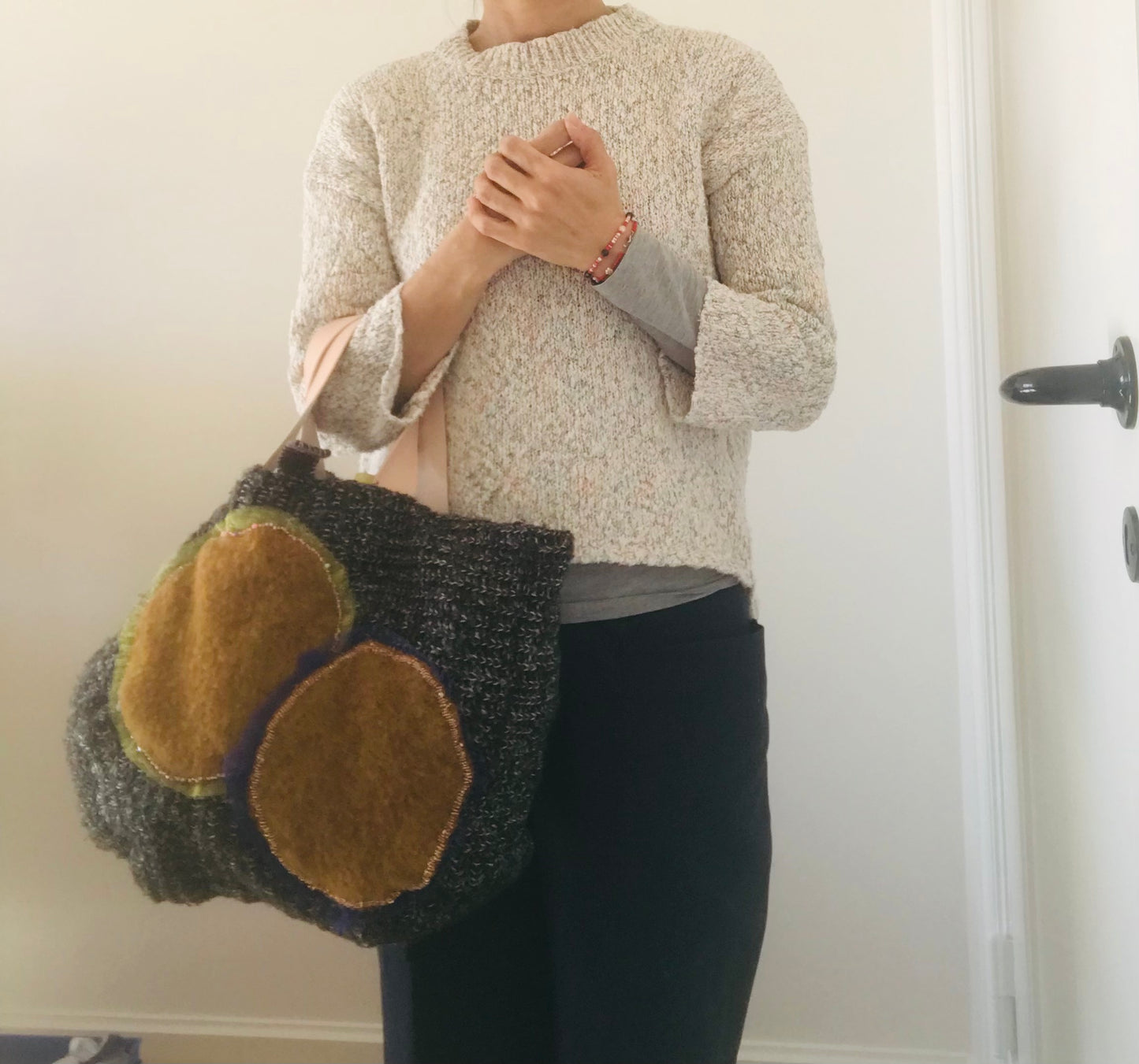 Bag   手縫いのバッグ　  布製　本革持ち手　スローファッション　ハンドメイド　1705
