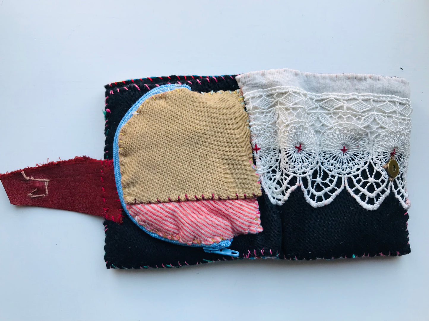 財布　布財布　ハンドメイド　手縫い　刺繍　パッチワーク　二つ折り　1650