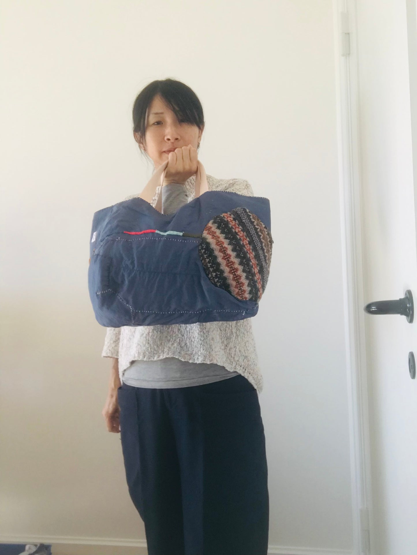 Bag   手縫いのバッグ　  布製　本革持ち手　スローファッション　ハンドメイド　1710