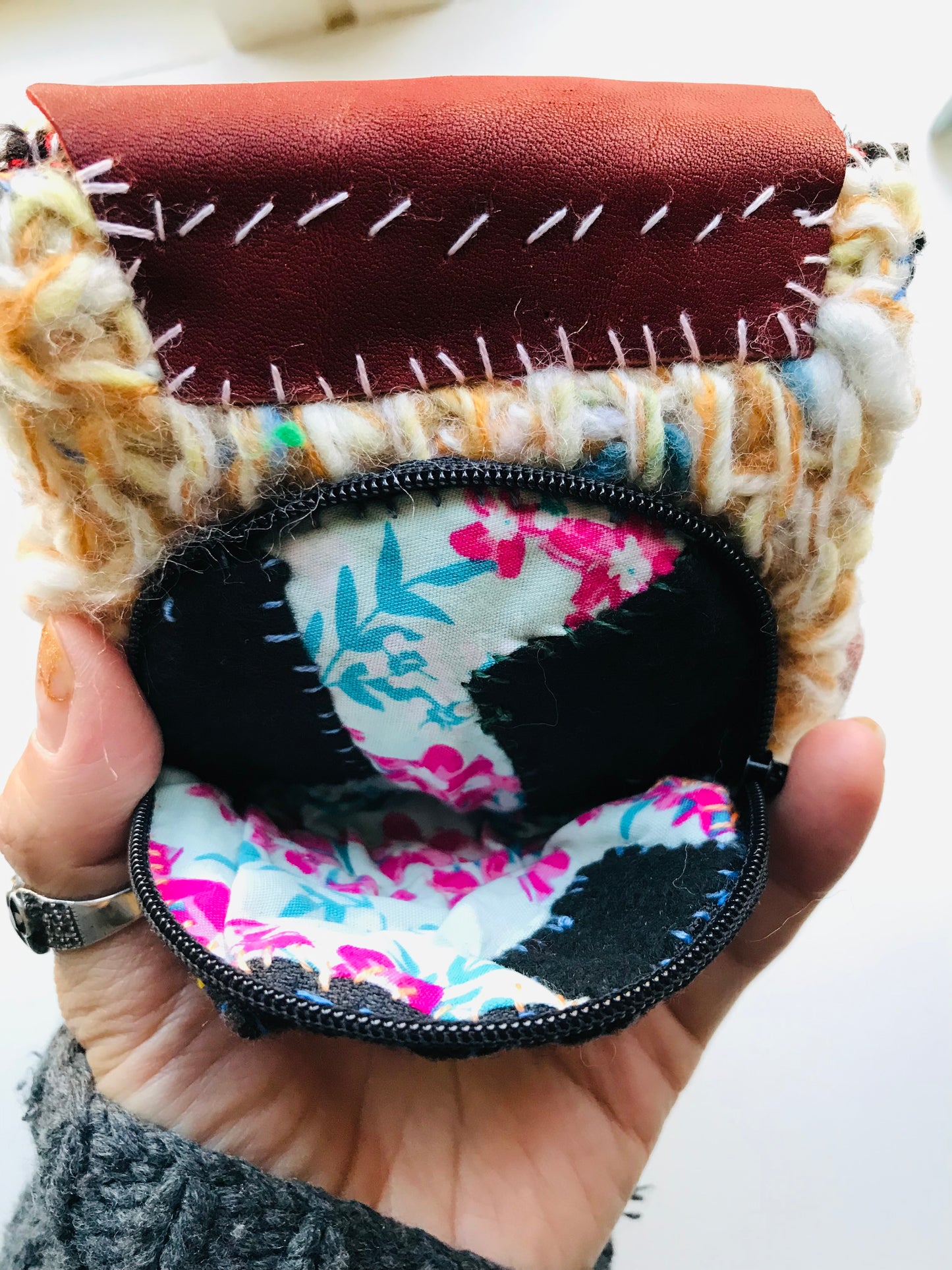 財布　布財布　ハンドメイド　手縫い　刺繍　パッチワーク　二つ折り　1639