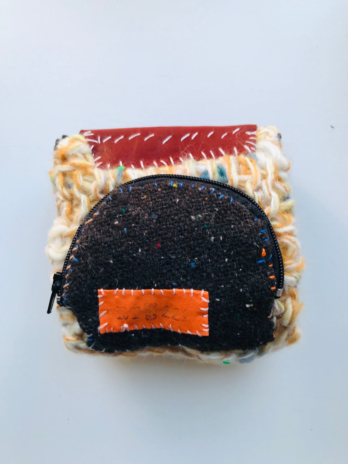 財布　布財布　ハンドメイド　手縫い　刺繍　パッチワーク　二つ折り　1639