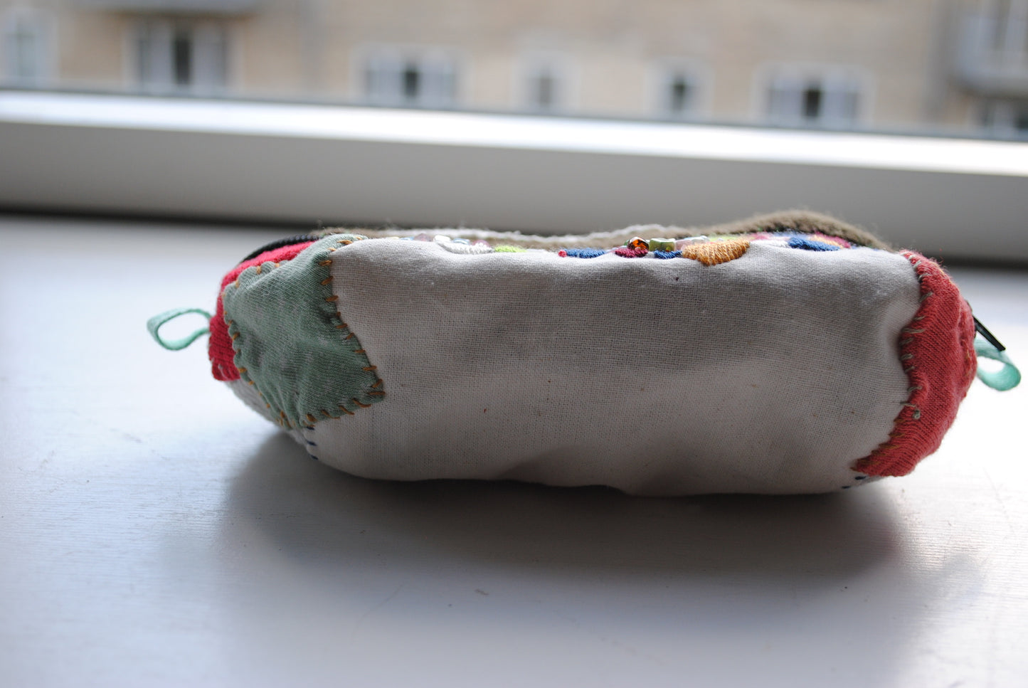 ポーチ　手縫い　布製　 ハンドメイド　ビーズ刺繍　1604