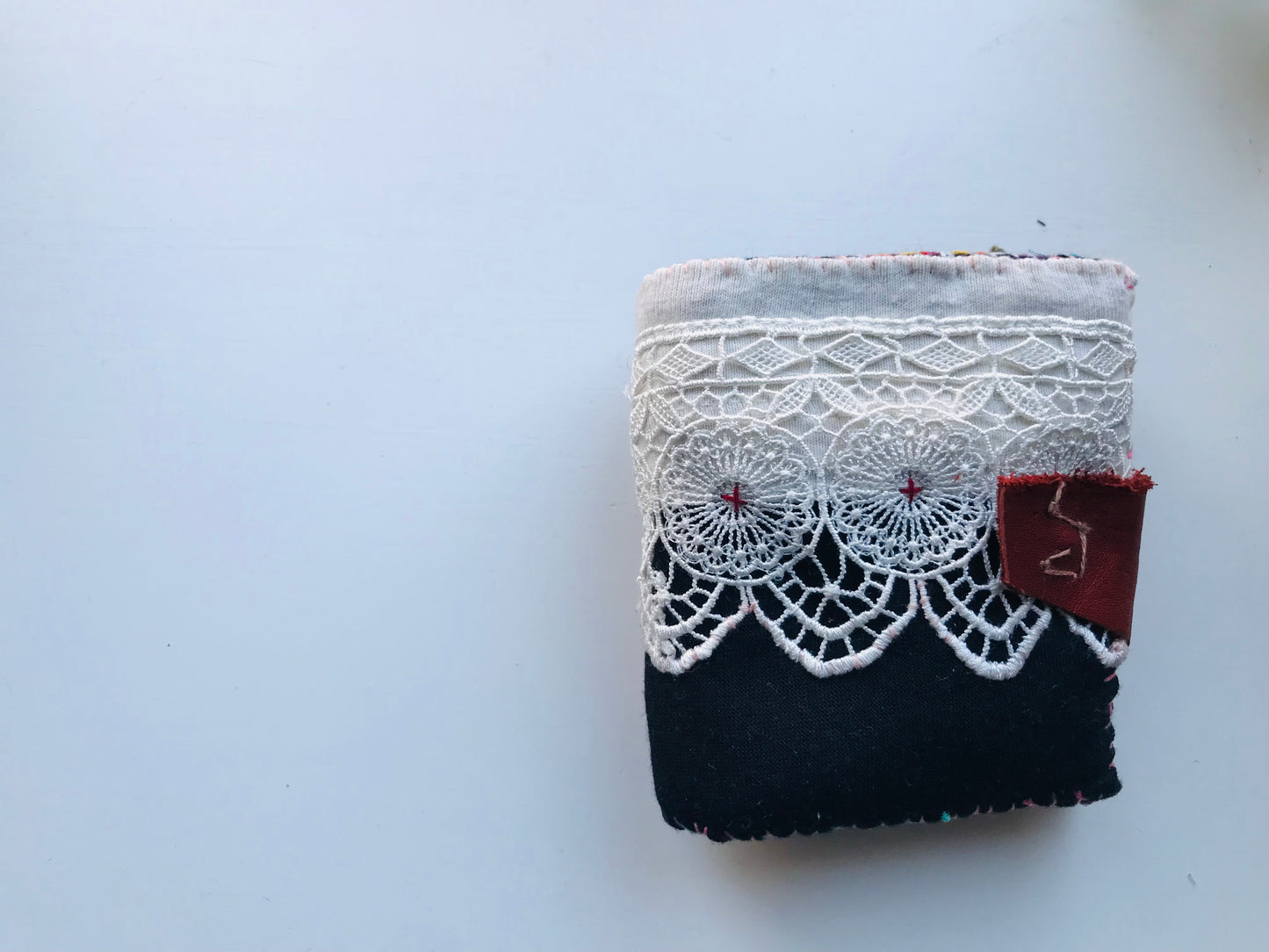 財布　布財布　ハンドメイド　手縫い　刺繍　パッチワーク　二つ折り　1650