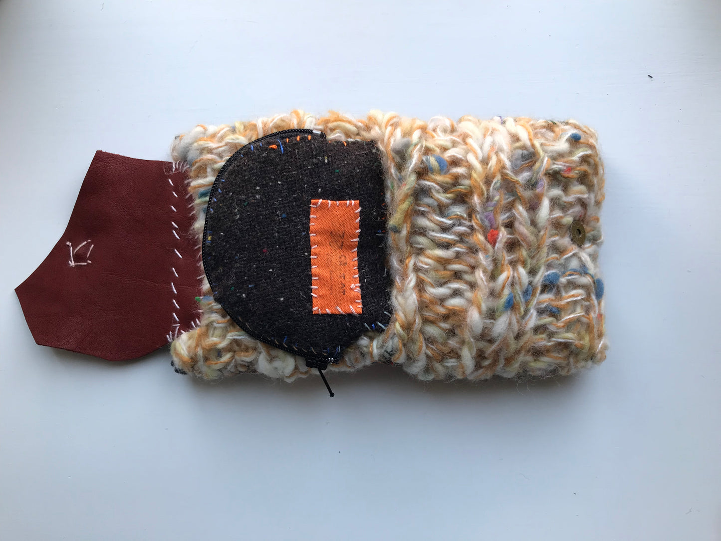 財布　布財布　ハンドメイド　手縫い　刺繍　パッチワーク　二つ折り　1639