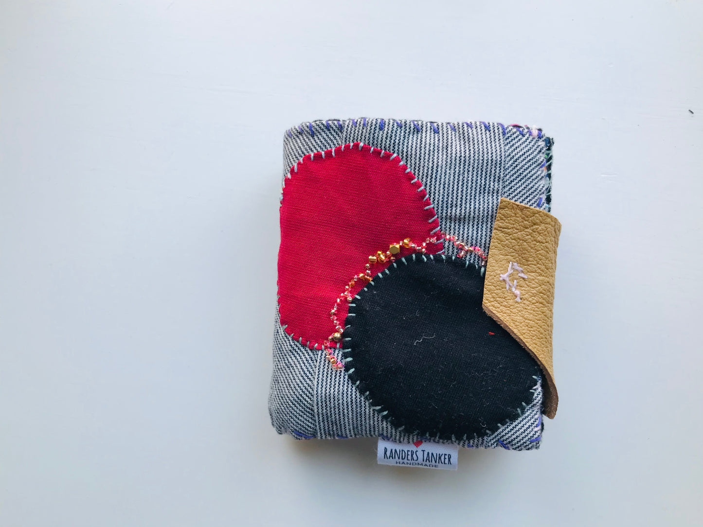 財布　布財布　ハンドメイド　手縫い　刺繍　パッチワーク　二つ折り　1637