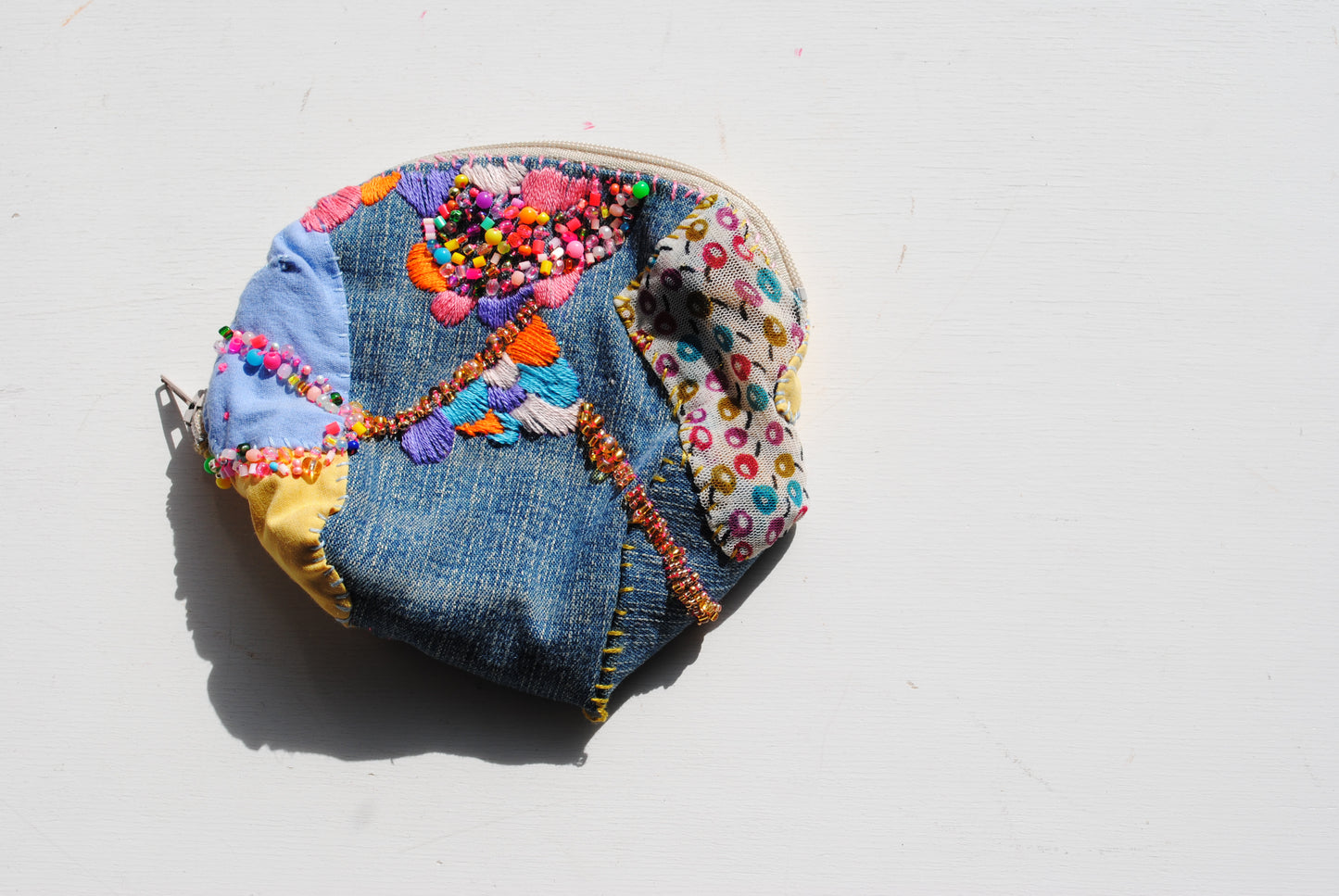 コインケース　C1574　ビーズ　手縫い　刺繍　布　小銭入れ　ハンドメイド