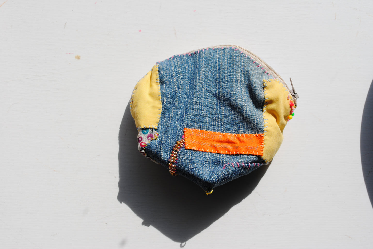 コインケース　C1574　ビーズ　手縫い　刺繍　布　小銭入れ　ハンドメイド