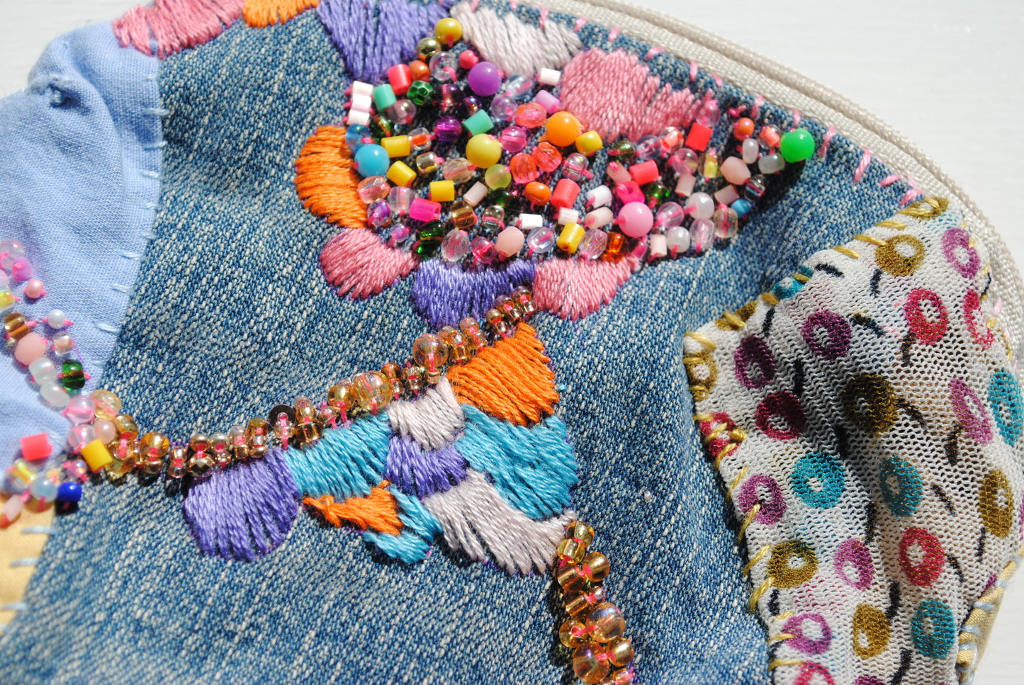 コインケース　C1574　ビーズ　手縫い　刺繍　布　小銭入れ　ハンドメイド