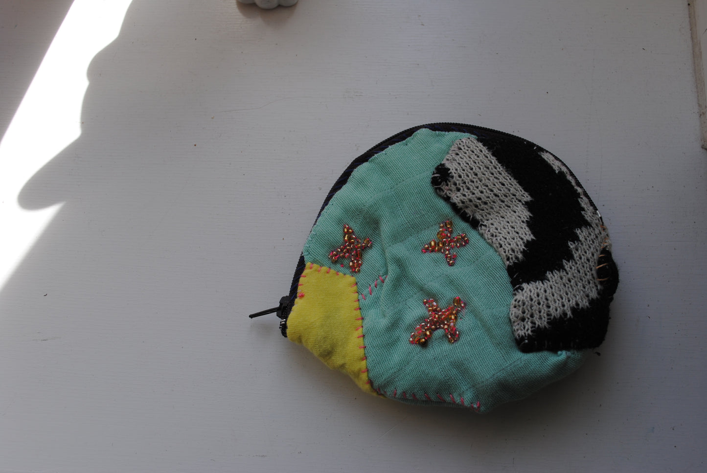 コインケース　C1572　ビーズ　手縫い　刺繍　布　小銭入れ　ハンドメイド