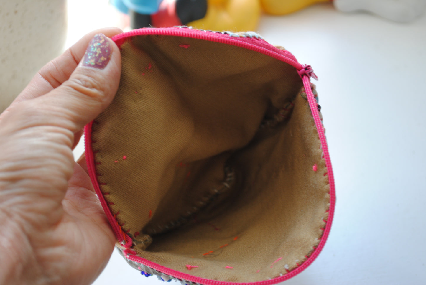 コインケース　C1573　ビーズ　手縫い　刺繍　布　小銭入れ　ハンドメイド