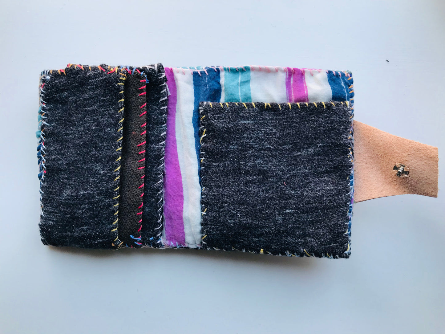 財布　布財布　ハンドメイド　手縫い　刺繍　パッチワーク　二つ折り　1640