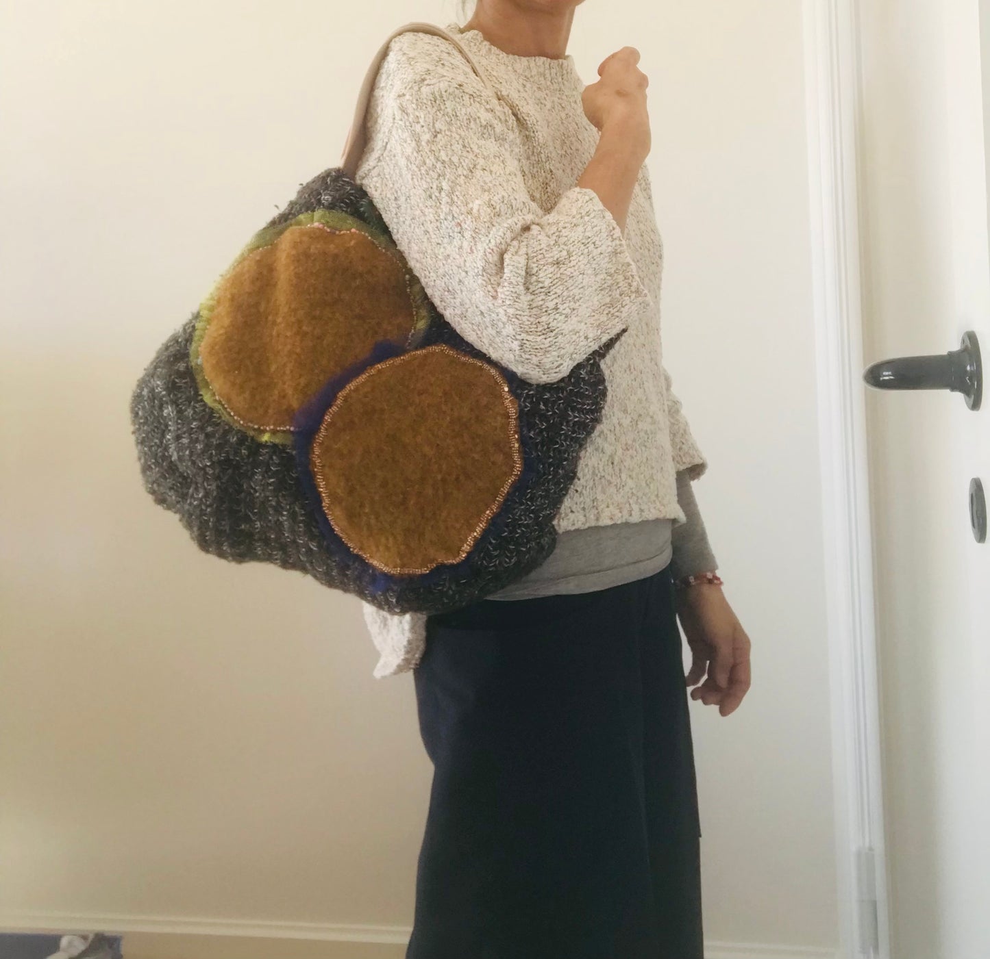 Bag   手縫いのバッグ　  布製　本革持ち手　スローファッション　ハンドメイド　1705